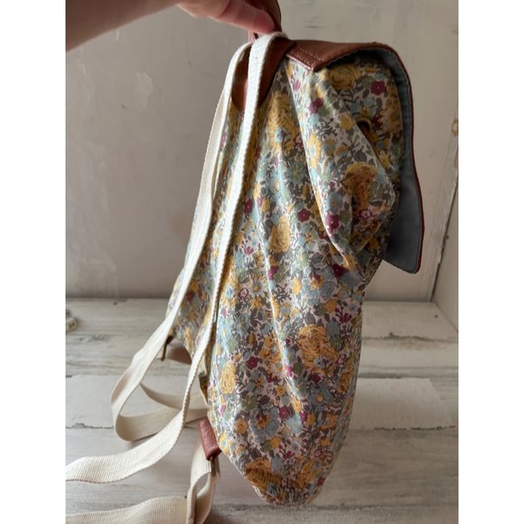 Bueno tan and floral cloth and faux leather trim adjustable backpack - Picture 6 of 11